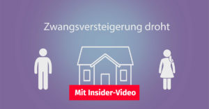 Illustration, zwischen einem symbolischer Mann und einer symbolischen Frau steht ein Haus, darüber steht "Zwangsversteigerung droht", im Vordergrund ist ein Button "Mit Insider-Video" | Zwangsversteigerung